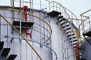 電柱工事にフォークリフトを活用