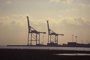 超音波洗浄機とは？何に使われている？